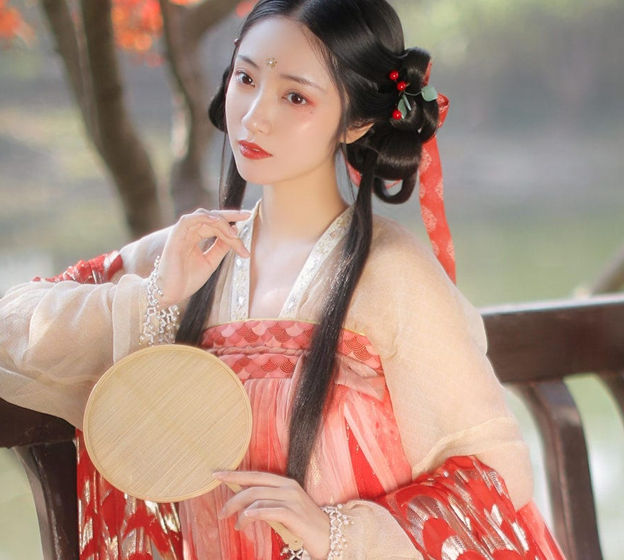 the Beauty and Significance of Wearing Hanfu